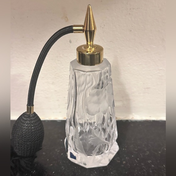 I.W. Rice & Co. Crystal Perfume Bottle with Atomizer - Picture 2 of 5